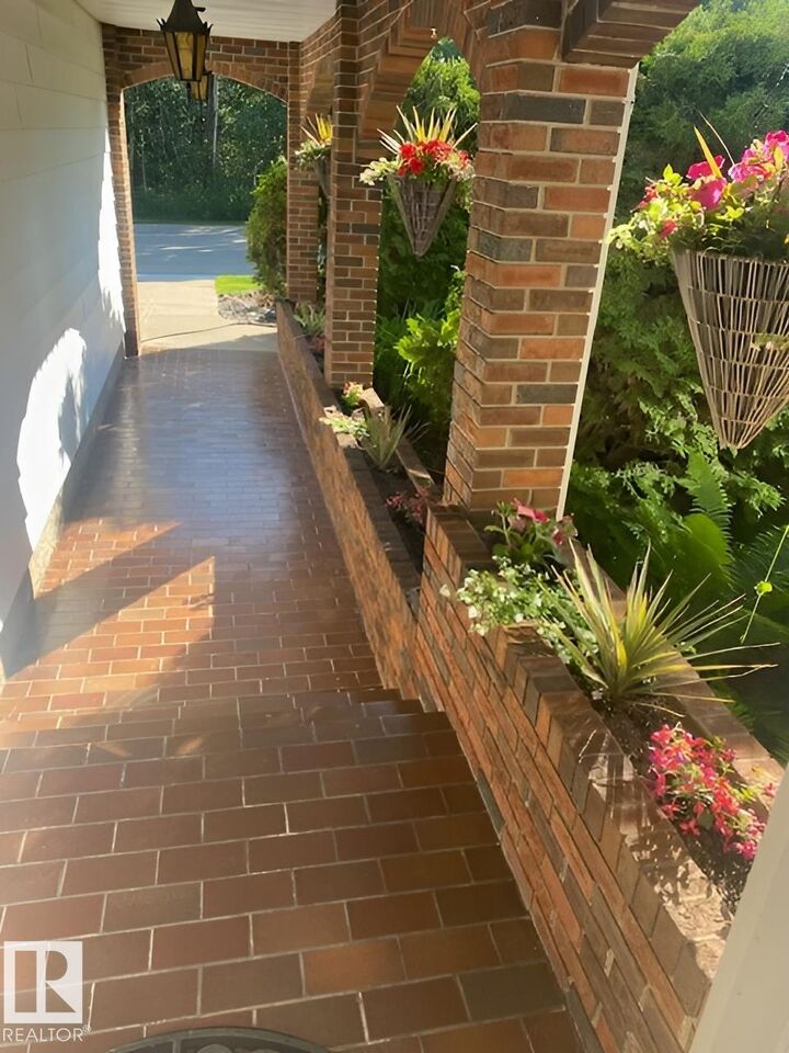 Property Photo:  206 Wolf Willow Crescent NW  AB T5T 1T2 