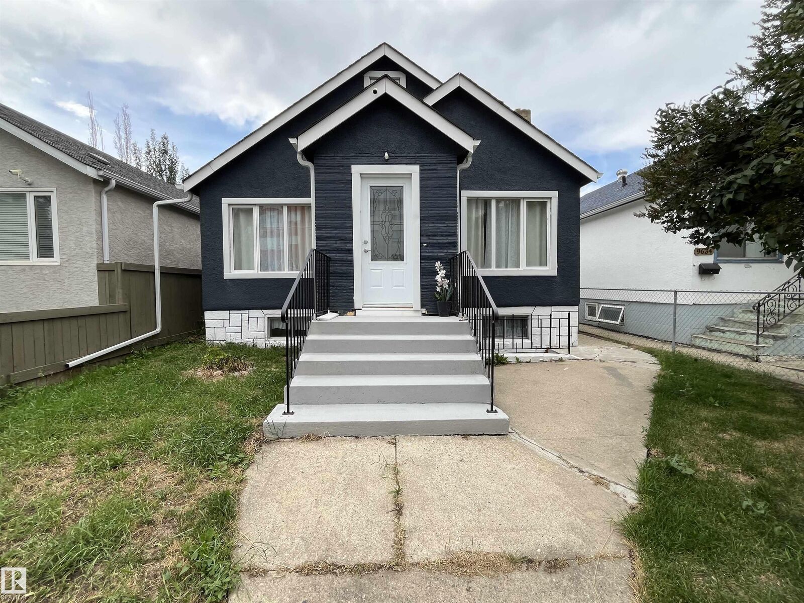 Property Photo:  9638 106 Avenue NW  AB T5H 0N4 