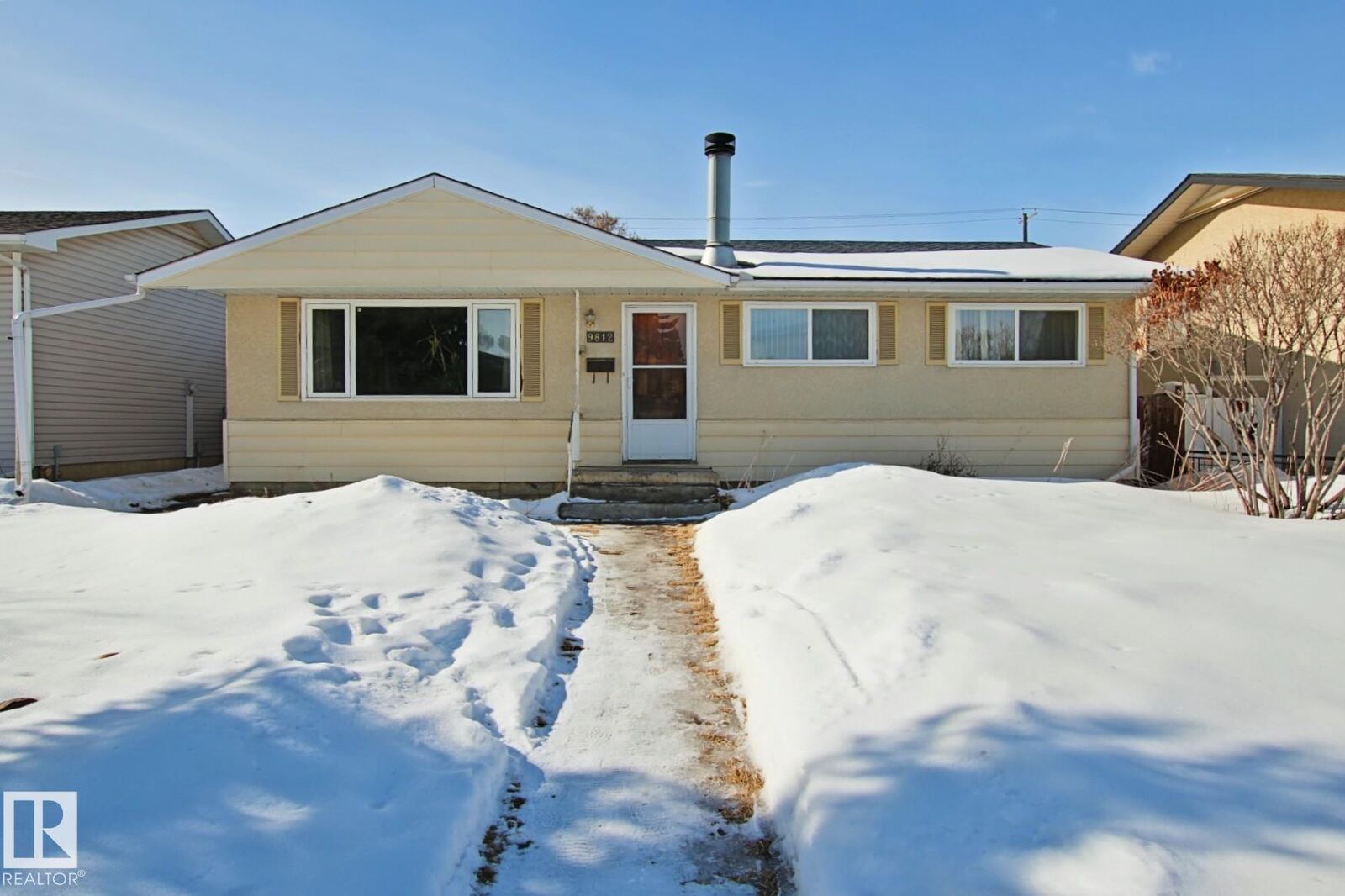 Property Photo:  9812 169 Street NW  AB T5P 3X4 