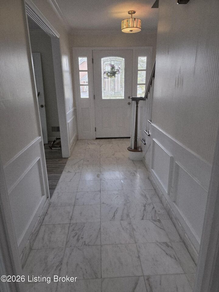 Property Photo:  8802 Nottingham Pkwy  KY 40222 