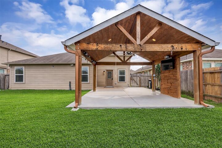 Property Photo:  2326 Sandlewood Trail Lane  TX 77014 