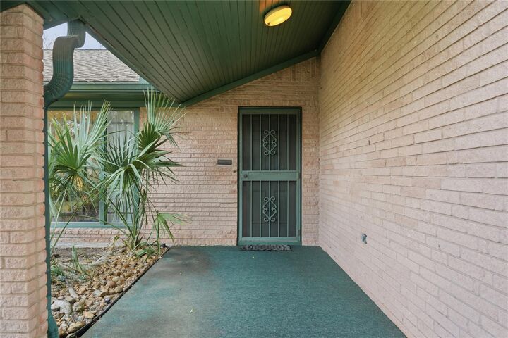 Property Photo:  5703 Rutherglenn Drive  TX 77096 