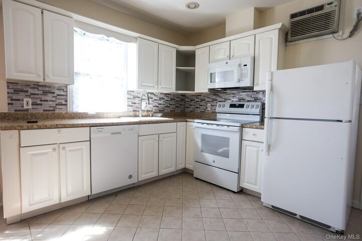 Property Photo:  109 Vista Terrace S B  NY 10541 