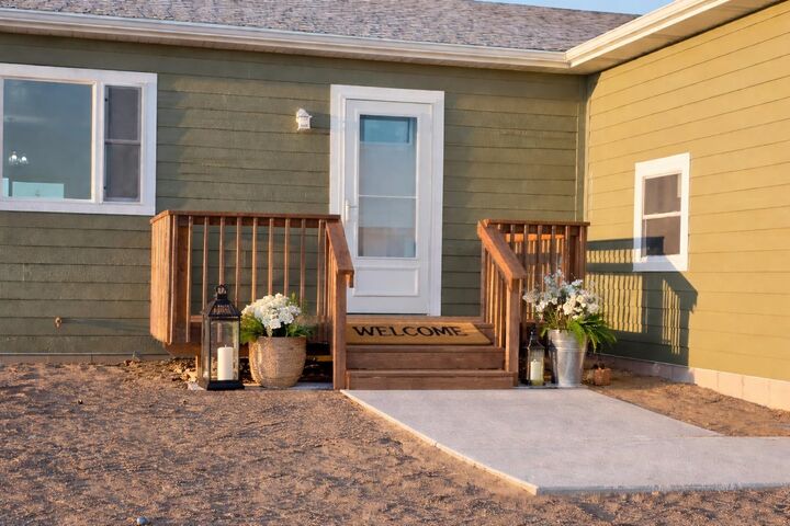 Property Photo:  3884 W Highland Dr  NE 69101 