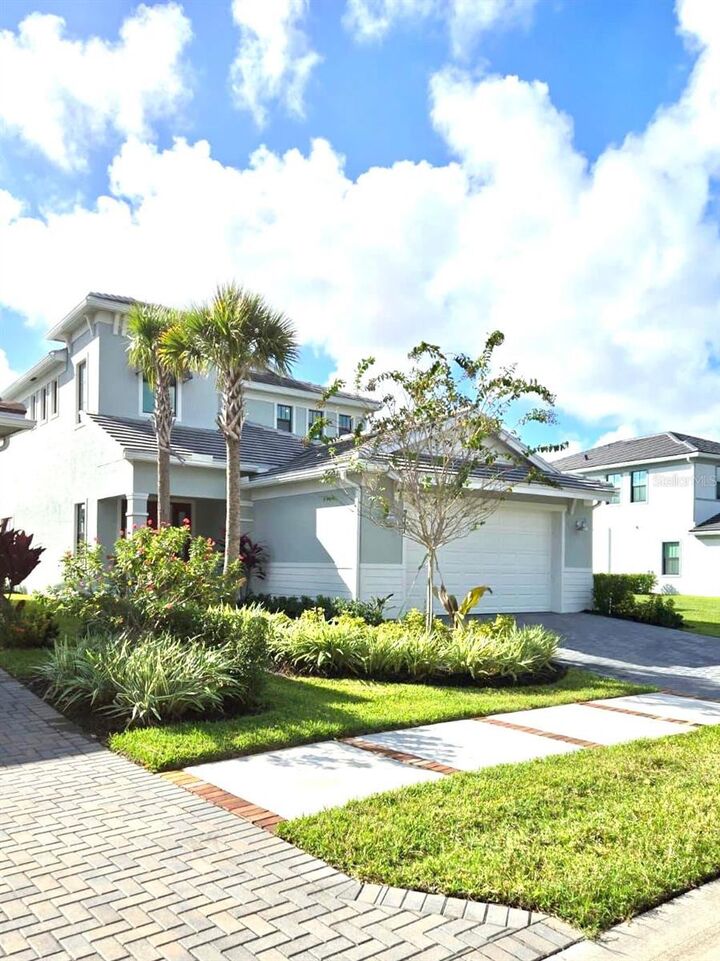 Property Photo: 217 SE Fascino Circle FL 34984