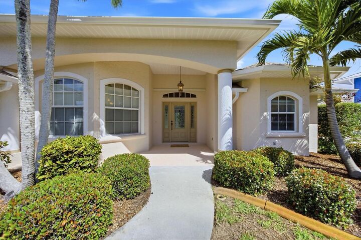 Property Photo:  2075 Lemon Avenue  FL 34223 