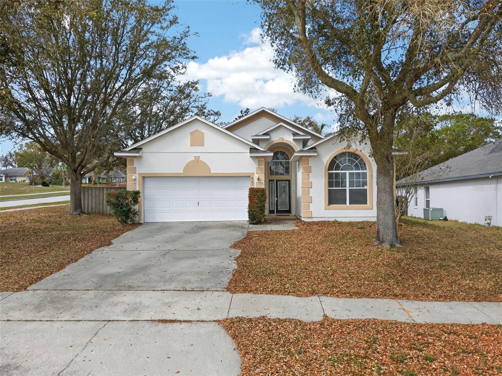 Property Photo:  801 High Pointe Circle  FL 34715 