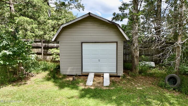 Property Photo: 307 Longwood Drive MS 39056