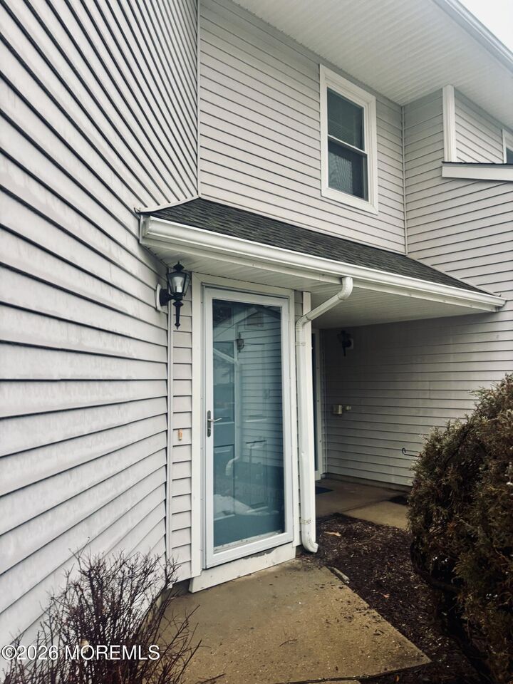 Property Photo:  1 Upperbrook Court  NJ 08859 