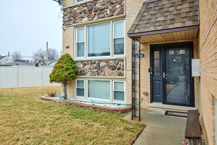 Property Photo:  6780 W Forest Preserve Drive 2  IL 60706 