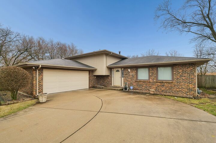 Property Photo:  4921 Lakeshore Drive  IL 60471 