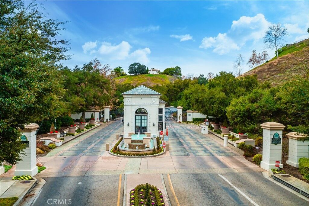 Property Photo:  25500 Prado De Las Bellotas  CA 91302 