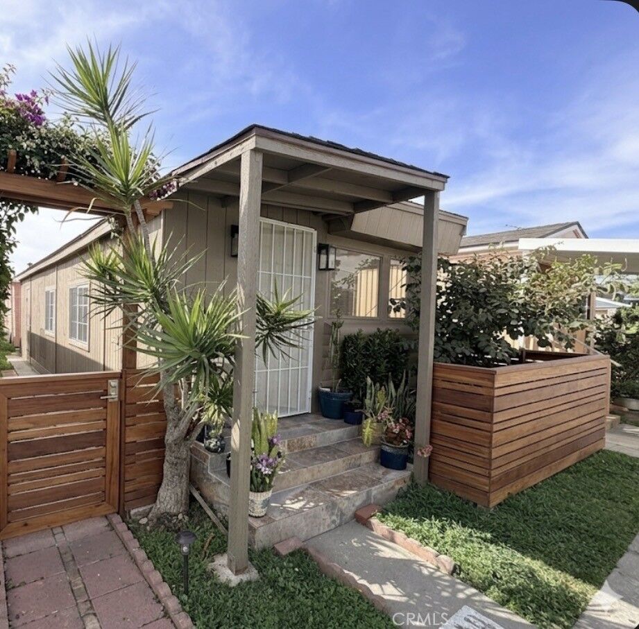 Property Photo: 12265 Woodruff Avenue 39 CA 90241