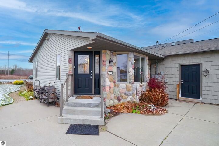 Property Photo:  4690 Birchcrest Drive  MI 48629 