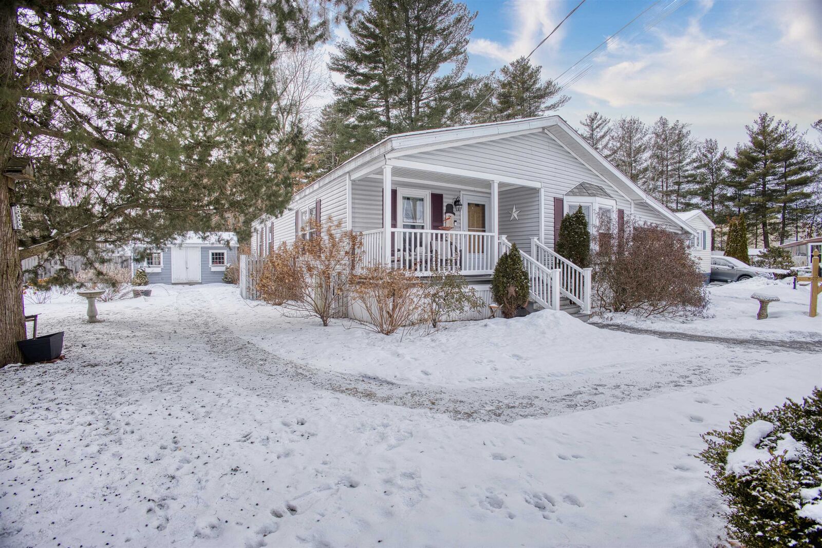Property Photo:  2 Sherwood Lane  NH 03054 