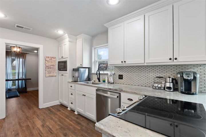 Property Photo:  2201 Mountainview Drive  TX 76054 