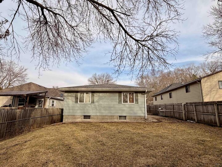 Property Photo:  2617 S Cleveland Street  IA 51106 
