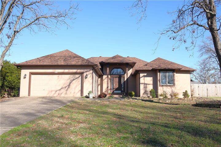 Property Photo:  2421 NW Rita Way  AR 72712 