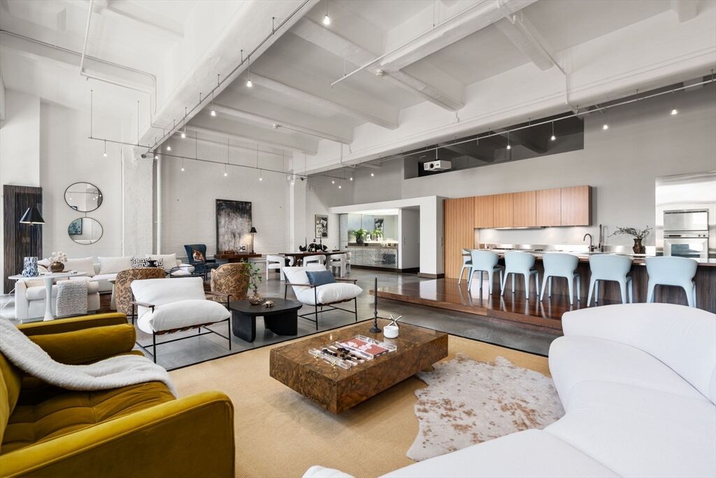 Property Photo:  42 Chauncy Street 8A  MA 02111 