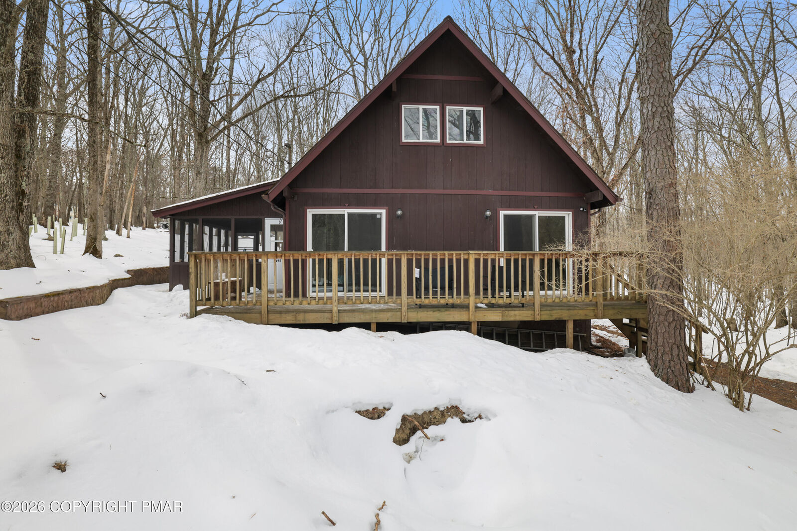 Property Photo:  1095 Deer Run E  PA 18324 