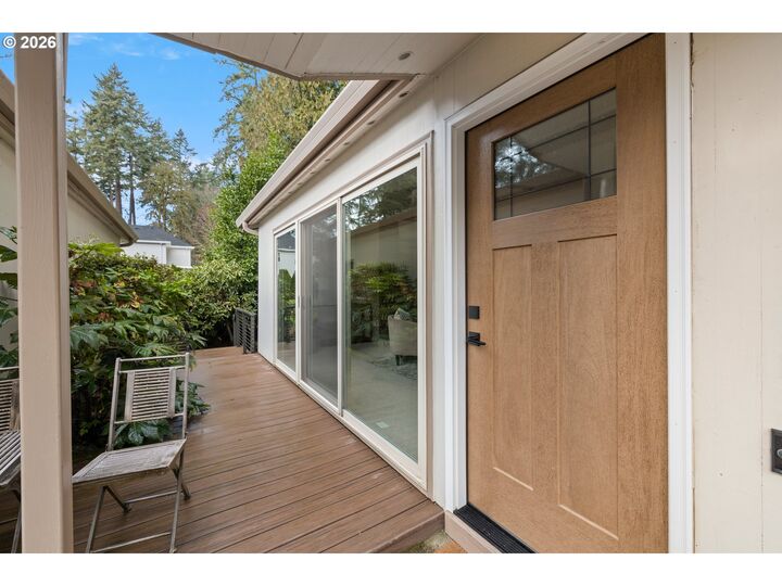 Property Photo: 1053 Northshore Pl OR 97034