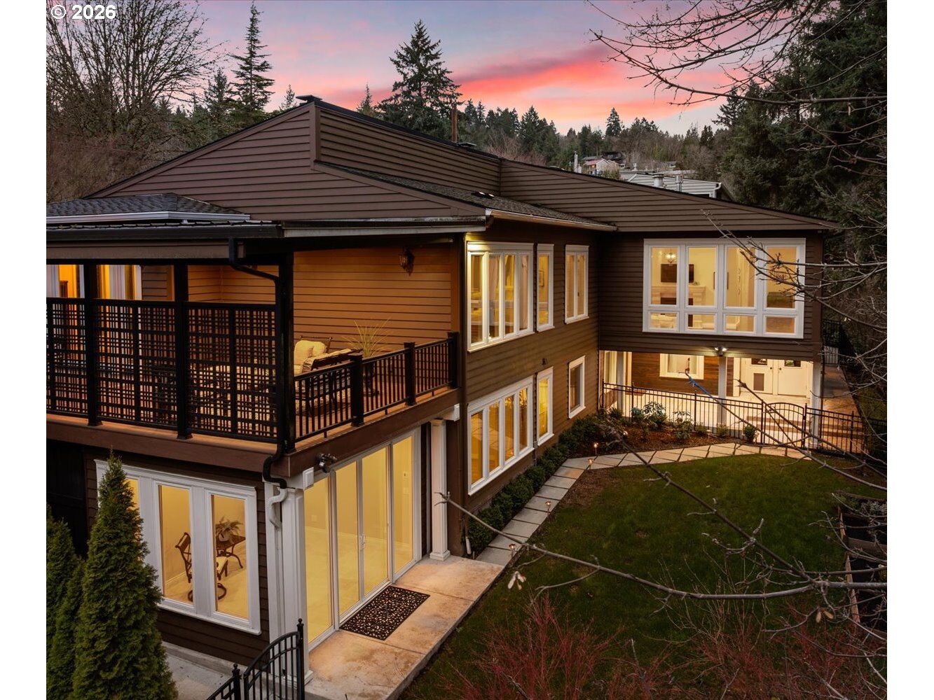 Property Photo:  2744 SW Sherwood Dr  OR 97201 