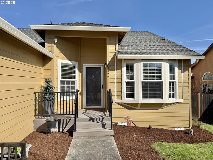 Property Photo:  1032 40th St  WA 98671 