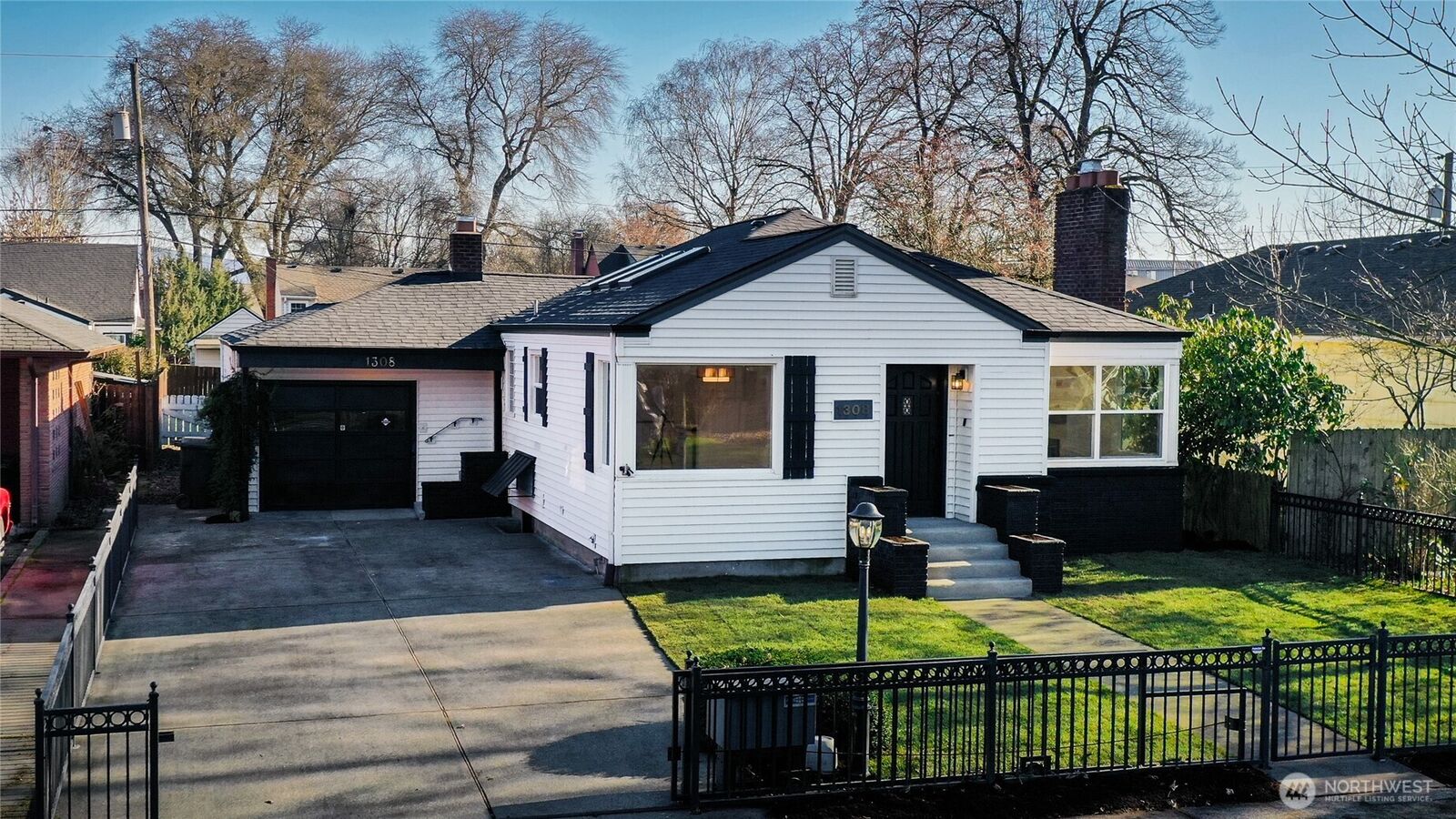 Property Photo:  1308  19th Avenue  WA 98632 