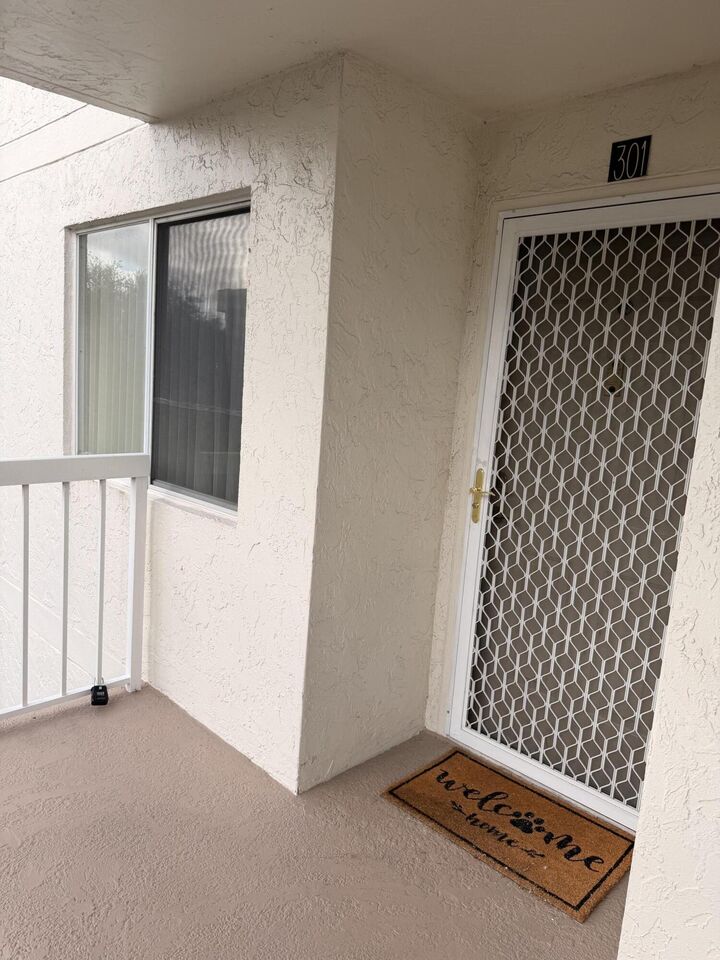 Property Photo:  3146 Via Ponciana 301  FL 33467 