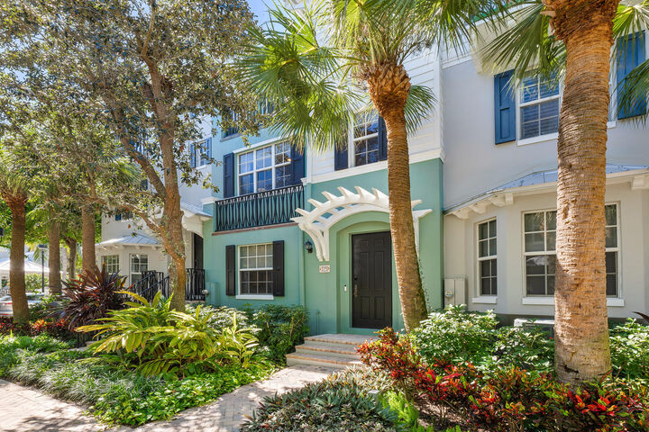 Property Photo:  329 W Mallory Circle  FL 33483 