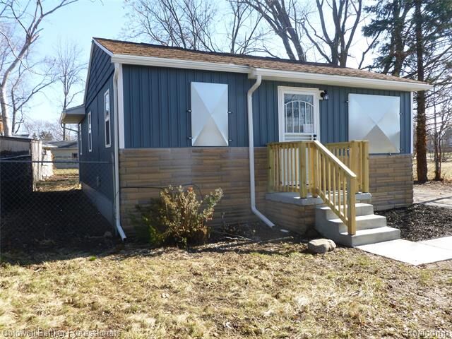 Property Photo:  2908 Douglas Avenue  MI 48506 