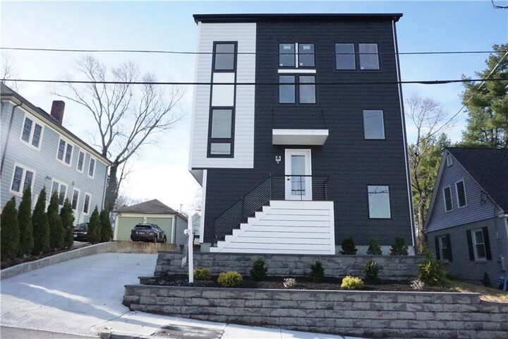 Property Photo:  152 Colonial Road 152  RI 02906 