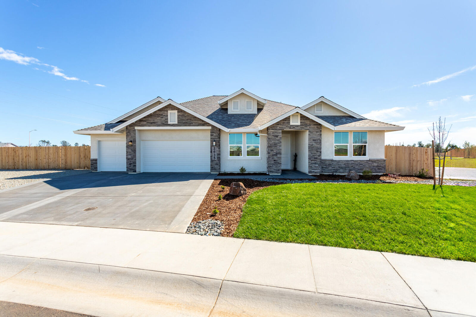 Property Photo: 2635 Lawn Lane CA 96002