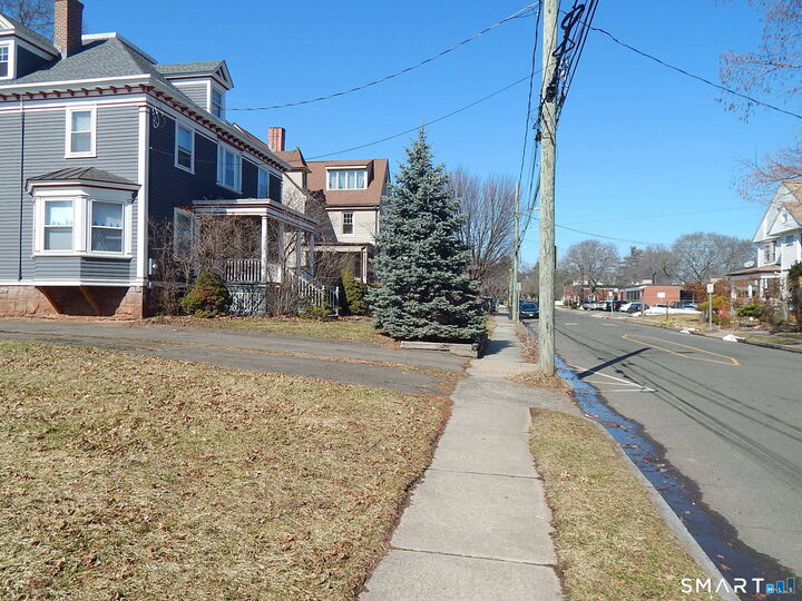 Property Photo:  205 Beacon Street  CT 06105 