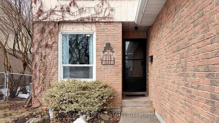 Property Photo: 3103 Autumn Hill Crescent ON L7M 1Z3