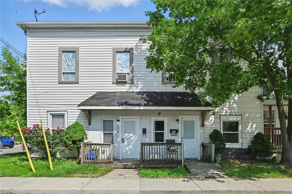 Property Photo: 224 Rosslyn Avenue N ON L8L 7P7