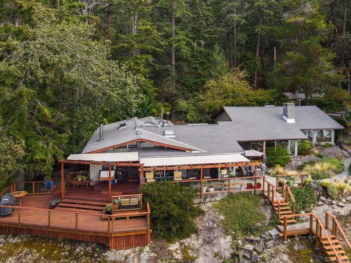 Property Photo: 214 Dogwood Lane BC V8K 1A4