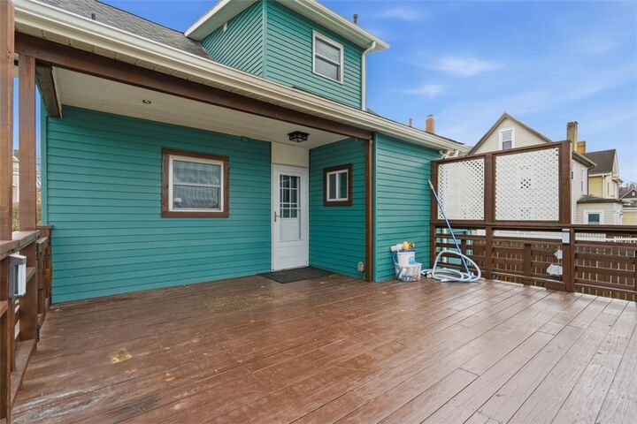 Property Photo:  2927 State St  PA 15131 