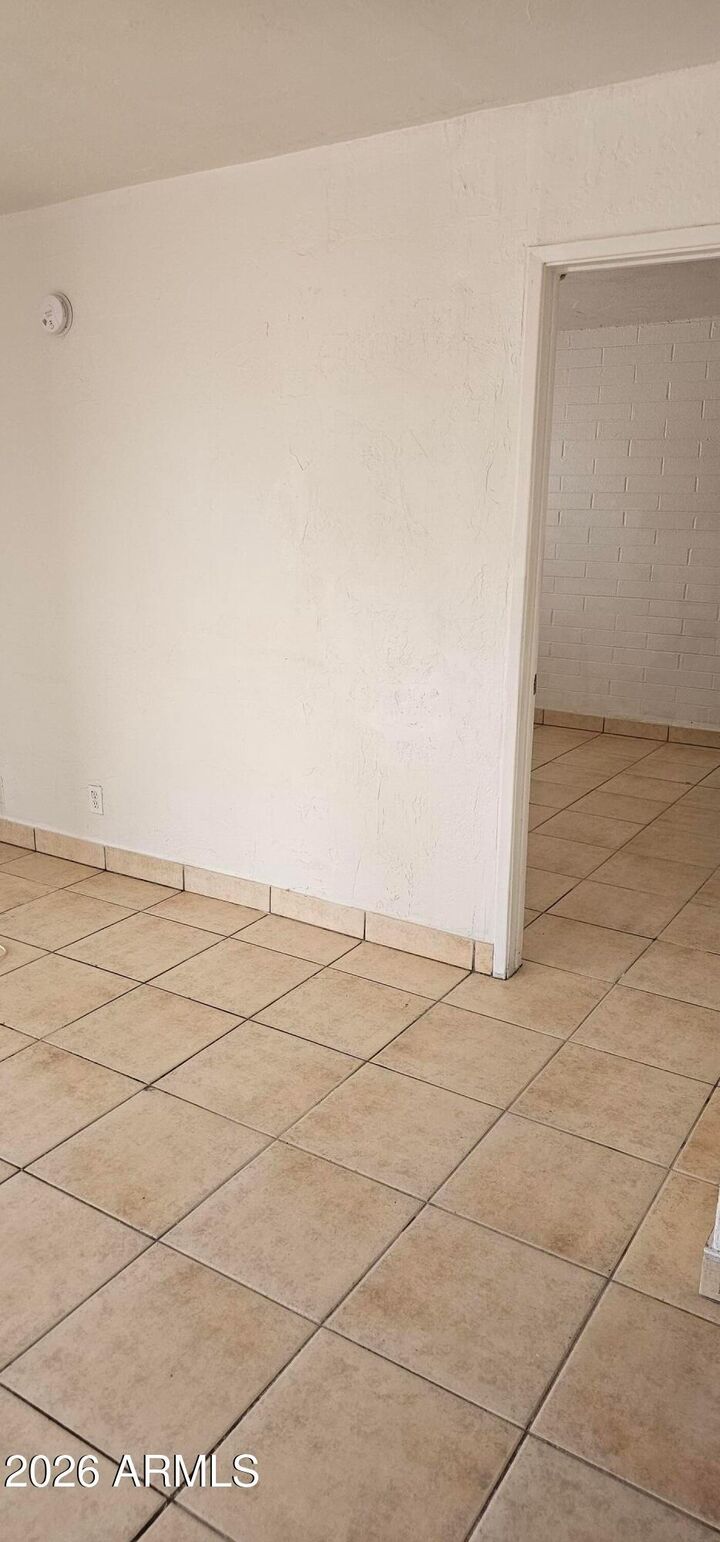 Property Photo:  581 S California Street Apt 4  AZ 85225 