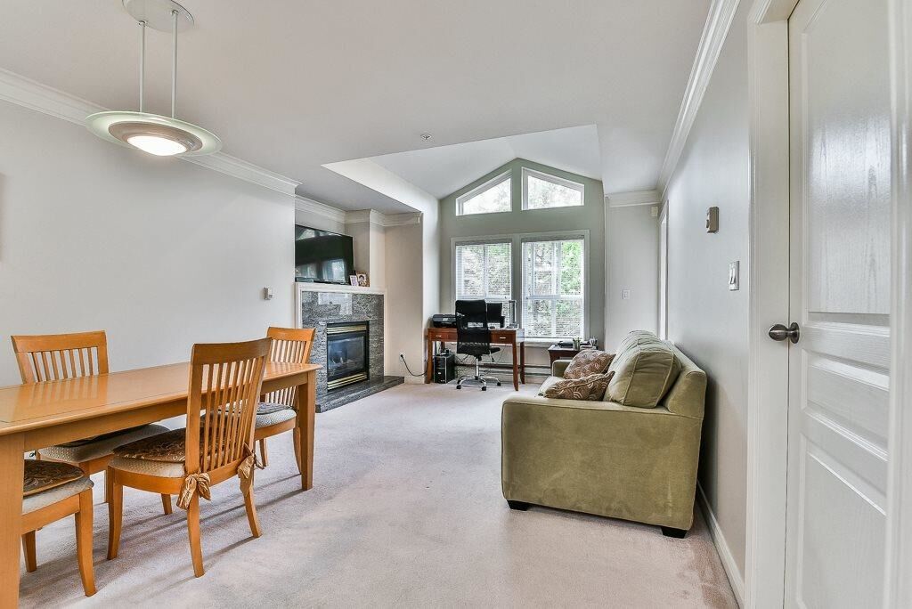 Property Photo: 8115 121A Street 404 BC V3W 1J2