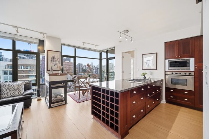 Property Photo: 1863 Alberni Street 1602 BC V6G 3H8