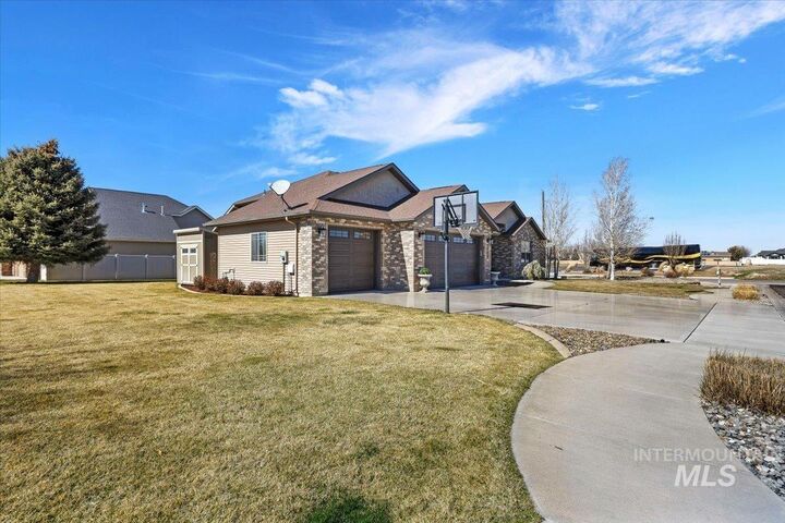 Property Photo:  1709 N McKinley St  ID 83338 