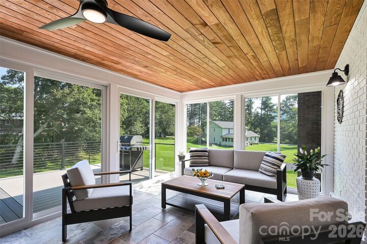 Property Photo: 507 Fenwick Court NC 28739