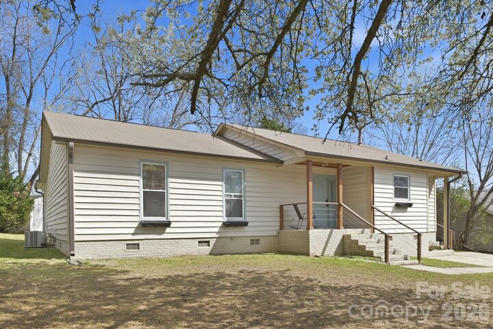 Property Photo:  501 Vista Grande Circle  NC 28226 