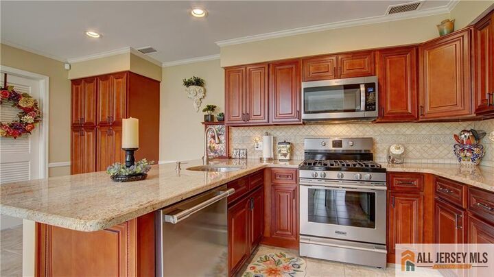 Property Photo:  3 Chadwick Lane 3A  NJ 08831 