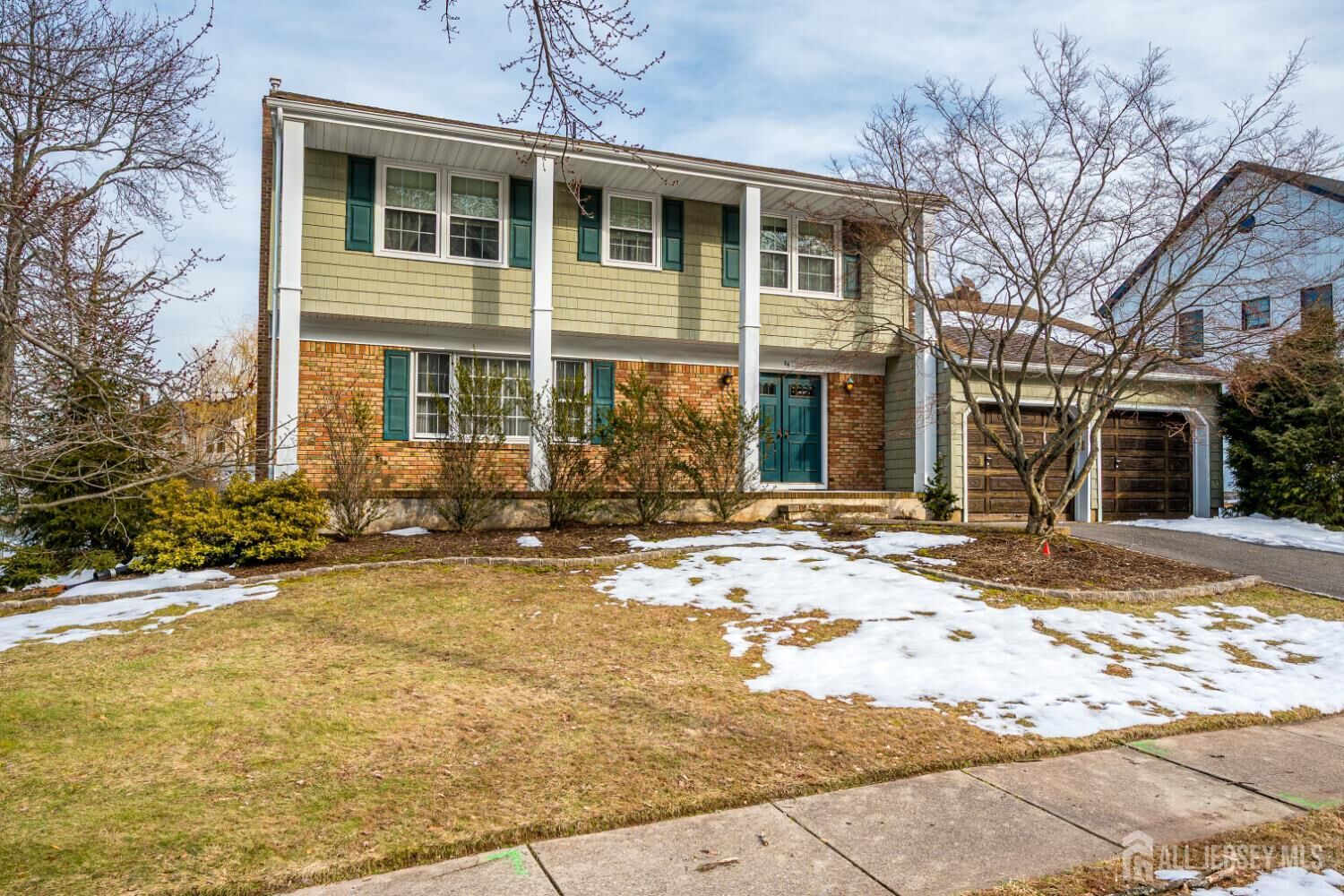 Property Photo:  34 Stratford Circle  NJ 08820 
