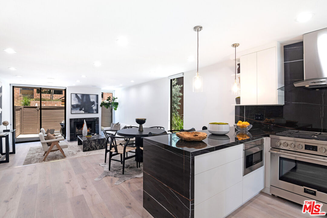 Property Photo:  1033 Carol Dr  CA 90069 