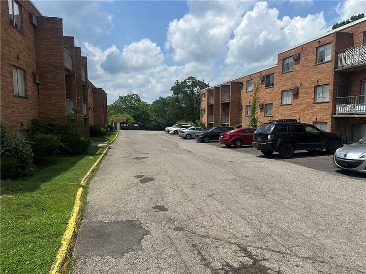 Property Photo:  3089 McHenry Avenue 7  OH 45211 