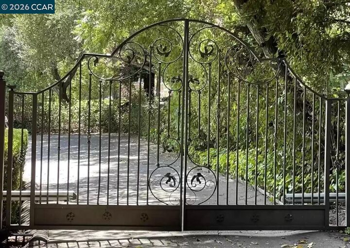 Property Photo:  1645 Livorna Road West  CA 94507 