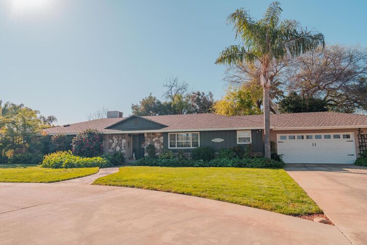 Property Photo:  915 S Strathmore Avenue N  CA 93274 